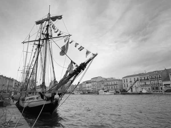 restaurer les voyageurs sur le port