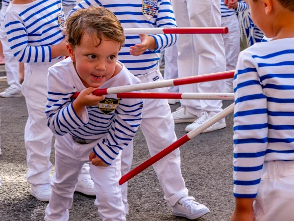 Jeux avec les copains avant le départ